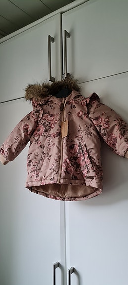 Uusi 80cm newbie talvitakki.