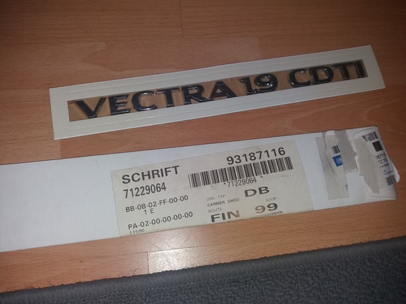 Takaluukun nimikyltti Vectra 1.9 CDTI Opel Vectra-C