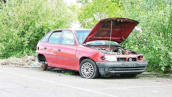 Ostetaan auto-projektiksi tai varaosiksi