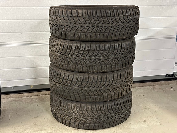 Bridgestone kitka-/kesärenkaat 235/60-18