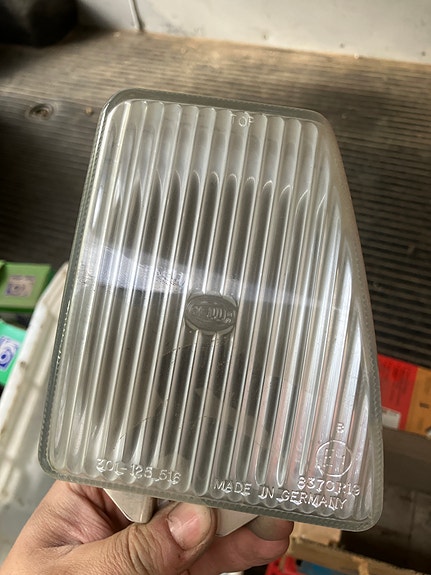 VW Passat Oikea Etusumuvalo Hella 80-85