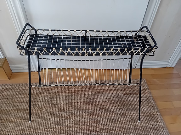 Vanha vintage kukkapöytä, kukkataso