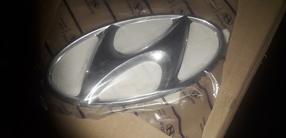 Takaluukun Hyundai merkki Hyundai H1