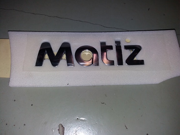 Takaluukun Matiz nimikyltti Chevrolet Matiz