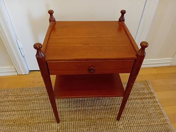 Pieni pöytä, yöpöytä, teak