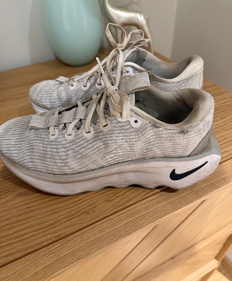 Nike Motiva Juoksukengät koko 41 vaaleanharmaa