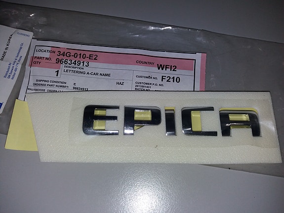 Takaluukun Epica nimikyltti Chevrolet Epica