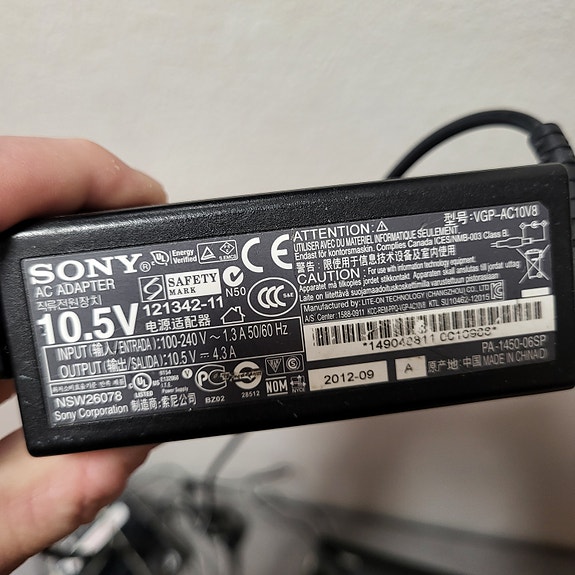 Sony VAIO sähköadapteri / muunnin