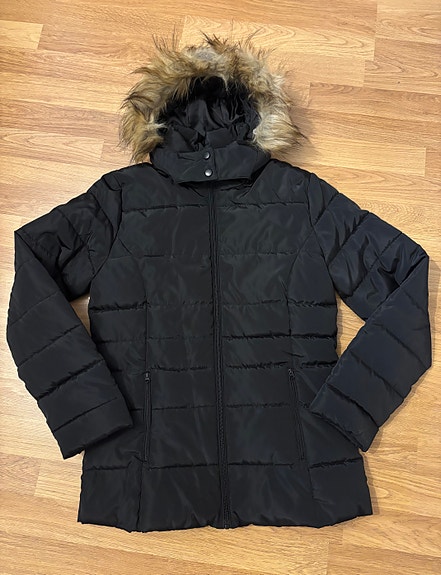 Uusi hupullinen talvitakki, koko 38