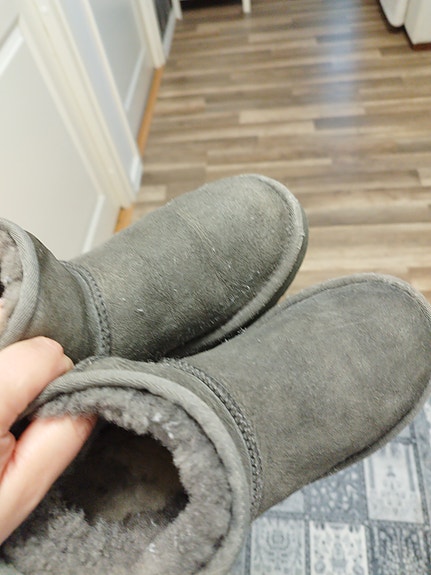 UGG