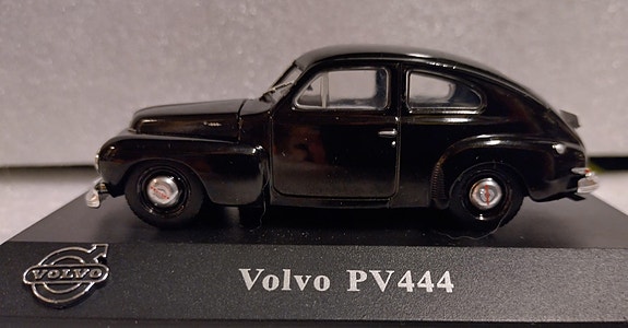 Pienoismalli Volvo PV 444   1/43