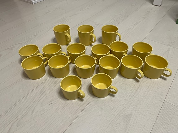 Iittala mukit eri kokoja keltainen