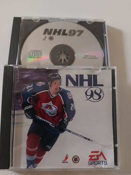 NHL 97 ja NHL 98 PC peli CD levyt