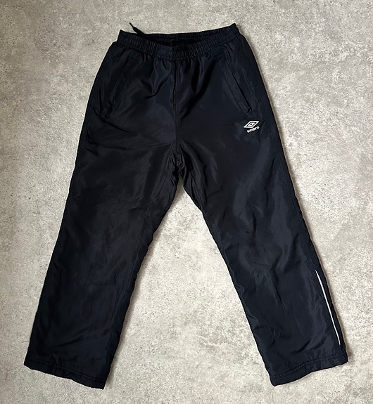 Umbro ulkohousut, koko 128.