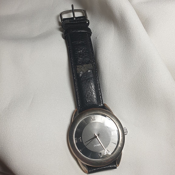 Quartz kello uudella paristolla