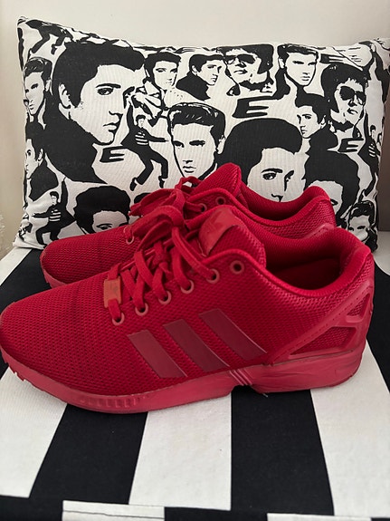 Punaiset Adidas-lenkkarit 42