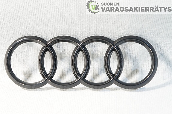 Audi Q7 musta Audi logo