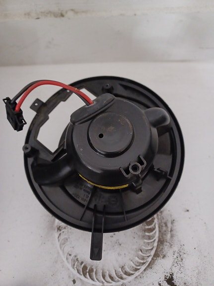 VW Touran 2010-2015 Lämmityslaitteen puhaltimen vastus 3C0907521F