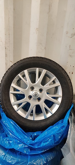 Toyota corolla vanteet ja nastarenkaat
