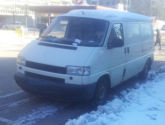 Transporter 2,5 tdi parisivuovilla myydään osina tai kokonaisenakin.