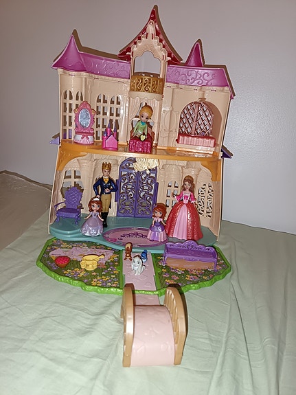 Prinsessa Sofia linna ja hahmot