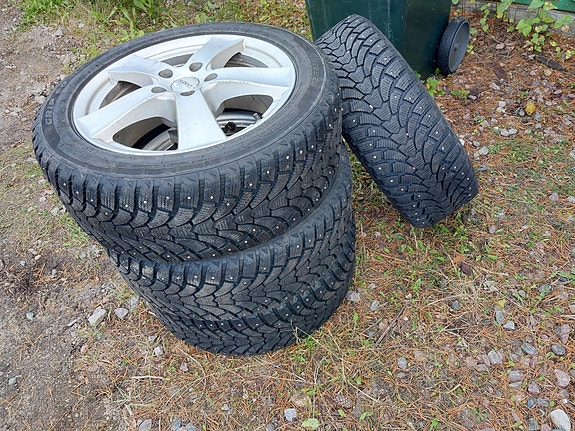 Nokian Hakkapeliitta 8 nastarenkaat vanteilla 205/55 R16