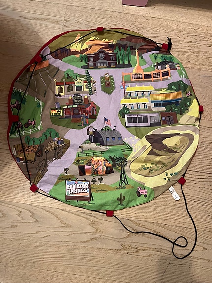 Disney Autot leikkialusta