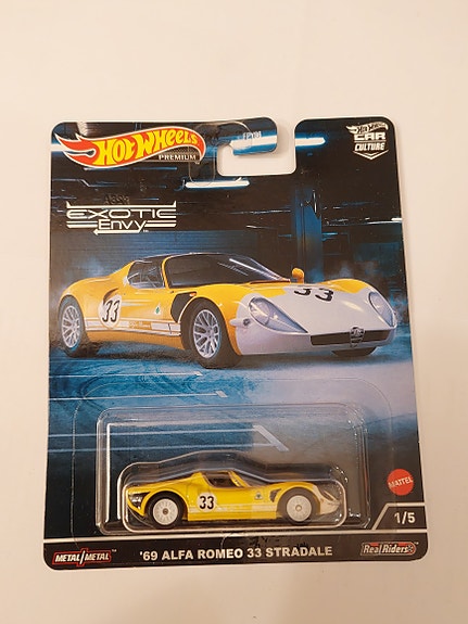 Hot Wheels Premium Alfa Romeo 33 Stradale pikkuauto