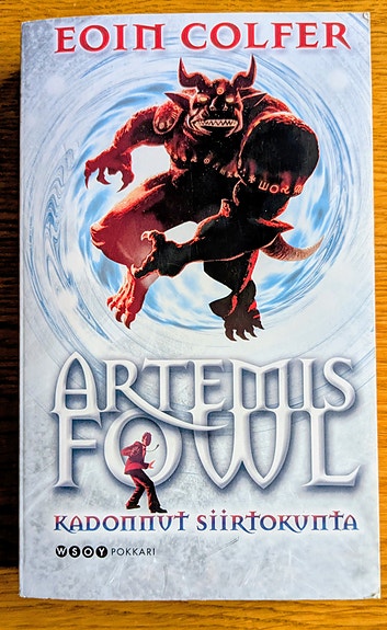 Artemis Fowl, Kadonnut siirtokunta, Eoin Colfer