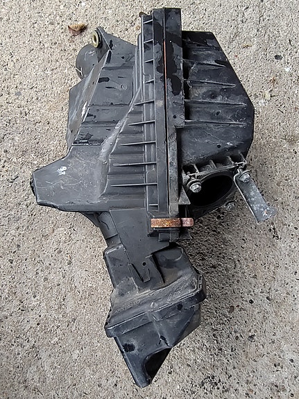 Nissan Primera P12 Sedan 1,6L ilmanpuhdistimen kotelo