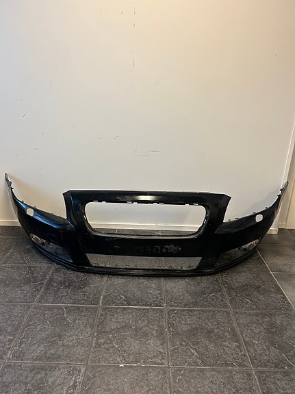 Volvo V70 mk3 etupuskuri