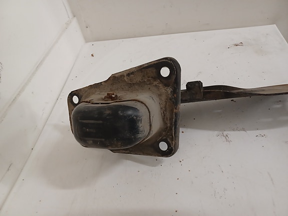 VW Touran 2010-2015 Tukivarsi takimmainen vasen 1T0505223F