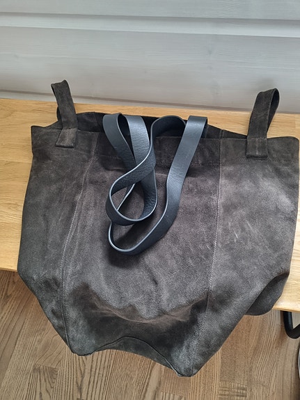 Massimo Dutti shopperi.