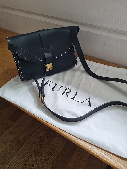 Furla olkalaukku.