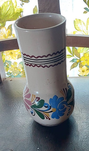 Vanha keramiikka maljakko, käsinmaalattu