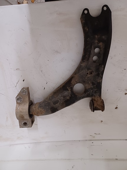 VW Touran 2010-2015 Tukivarsi etu vasen 1K0407151BC