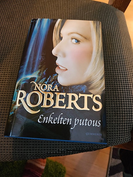Nora Roberts; Enkelten putous
