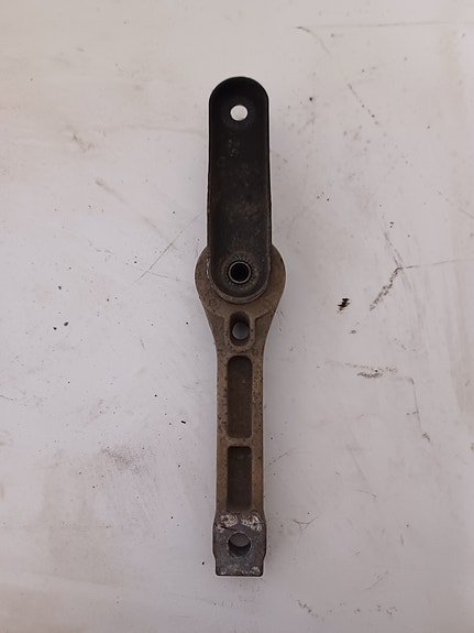 VW Touran 2010-2015 Vaihdelaatikon kiinityskorvake 1K0199855BA