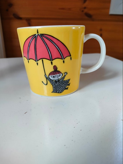 Pikku myy keltainen muumimuki