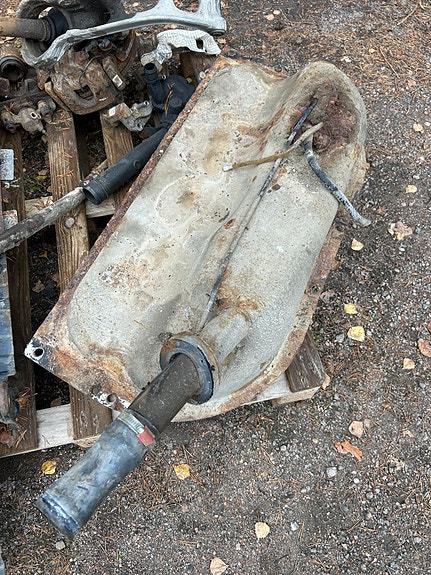 Volvo 242 polttoainetankki