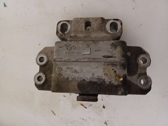 VW Touran 2010-2015 Vaihdelaatikon kiinityskorvake 1K0199555CA
