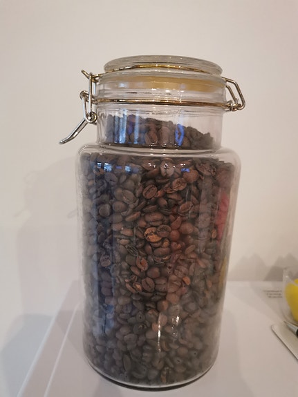 Kannellinen lasipurkki, mekaaninen suljin