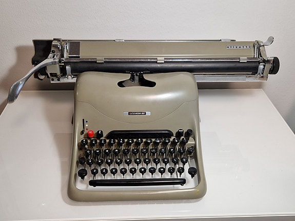 Vintage kirjoituskone Olivetti Lexikon 80