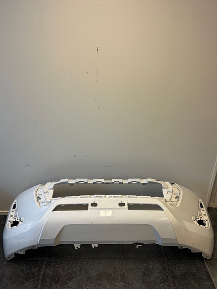 Toyota Hilux VIII etupuskuri
