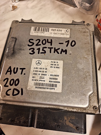 MB W204 200CDI om651:n ecu, virta-avain, ratti- ja virtalukko