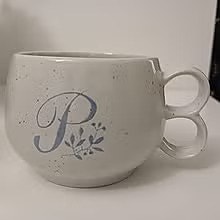 Pentik Halla muki kirjaimella P