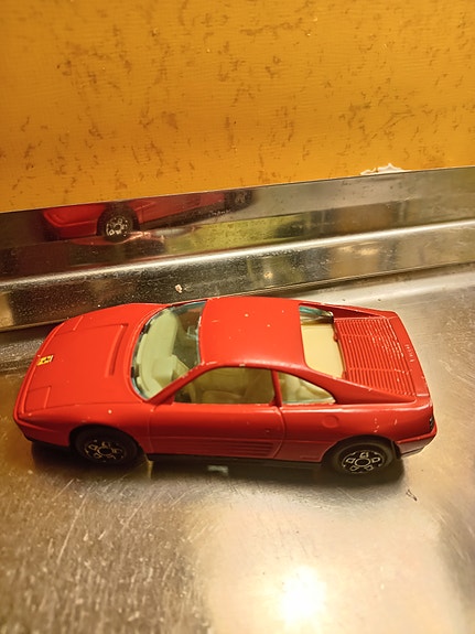 Burago Ferrari 348 GTB pienoismalli 1:43 punainen