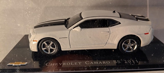 Pienoismalli Chevrolet Camaro SS 2011    1/43