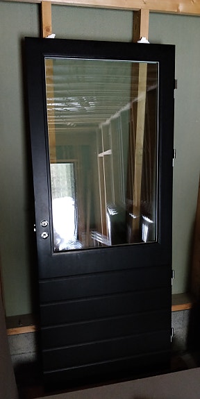 Kaskipuu 10x23 musta ulko-ovi