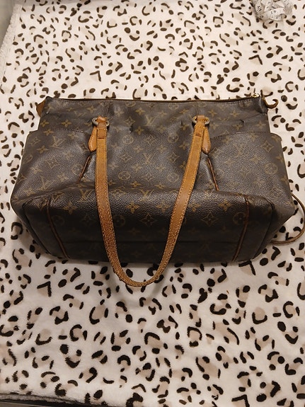 Louis Vuitton monogram totally mm